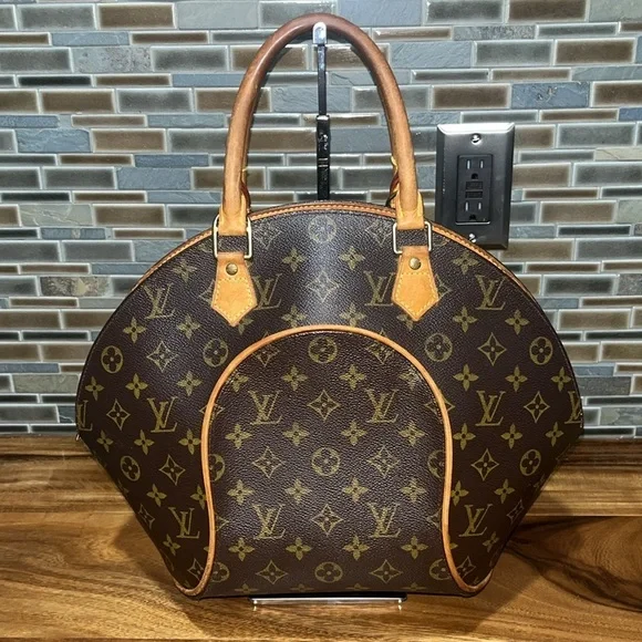 Authentic LOUIS VUITTON monogrammed Ellipse MM Handbag - Picture 2 of 9